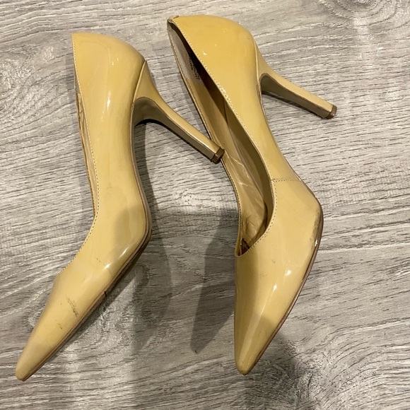Neutral/nude color patent pumps size 6.5. - Picture 7 of 8